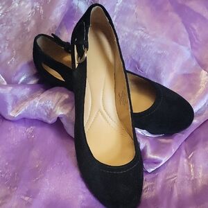Naturalizer 8M Suede Black Flats
